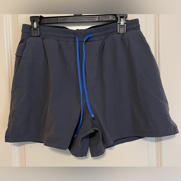 Lululemon Men’s Pool Short 5"
Graphite Grey / Blazer Blue Tone Sz Small - Picture 1 of 12